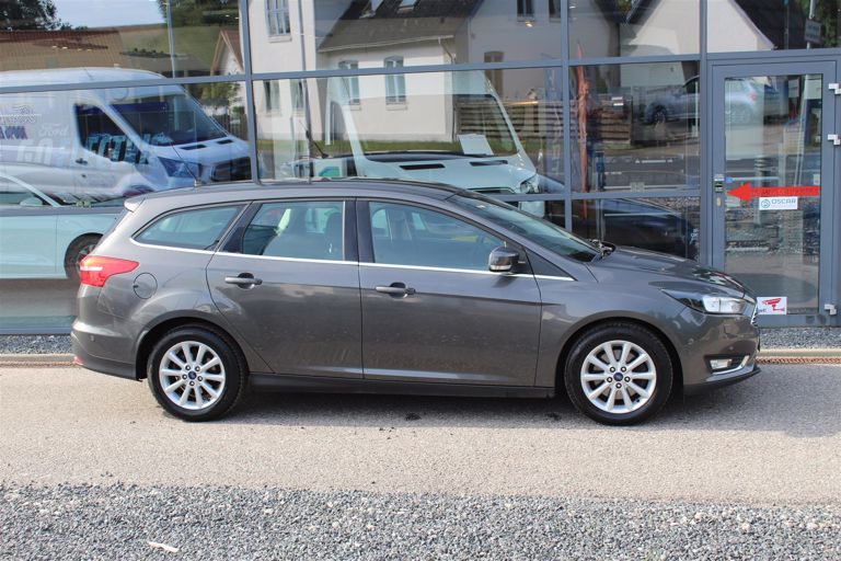 Ford Focus side Ford Focus side